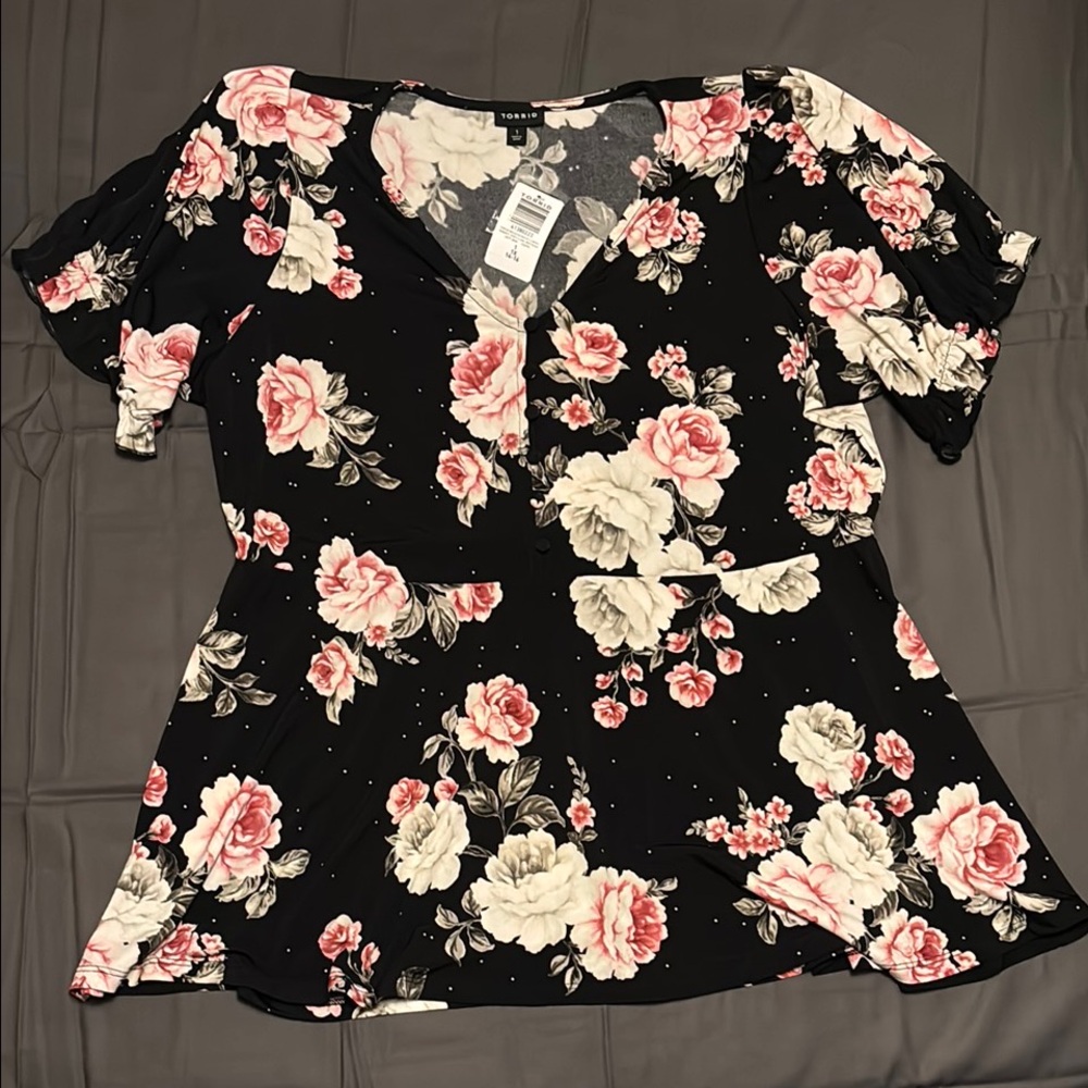 Torrid NWT Size 1 Black Floral Blouse with Pink and White Accents
